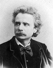 Grieg&#39;s pieces: Piano sheet music at multi-levels